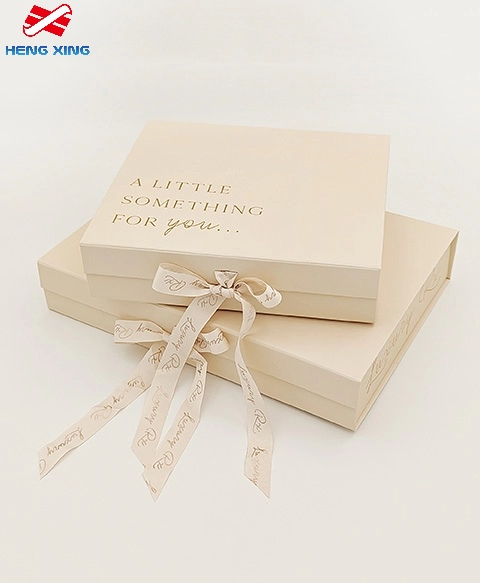 علبة هدايا بغطاء إغلاق مغناطيسي