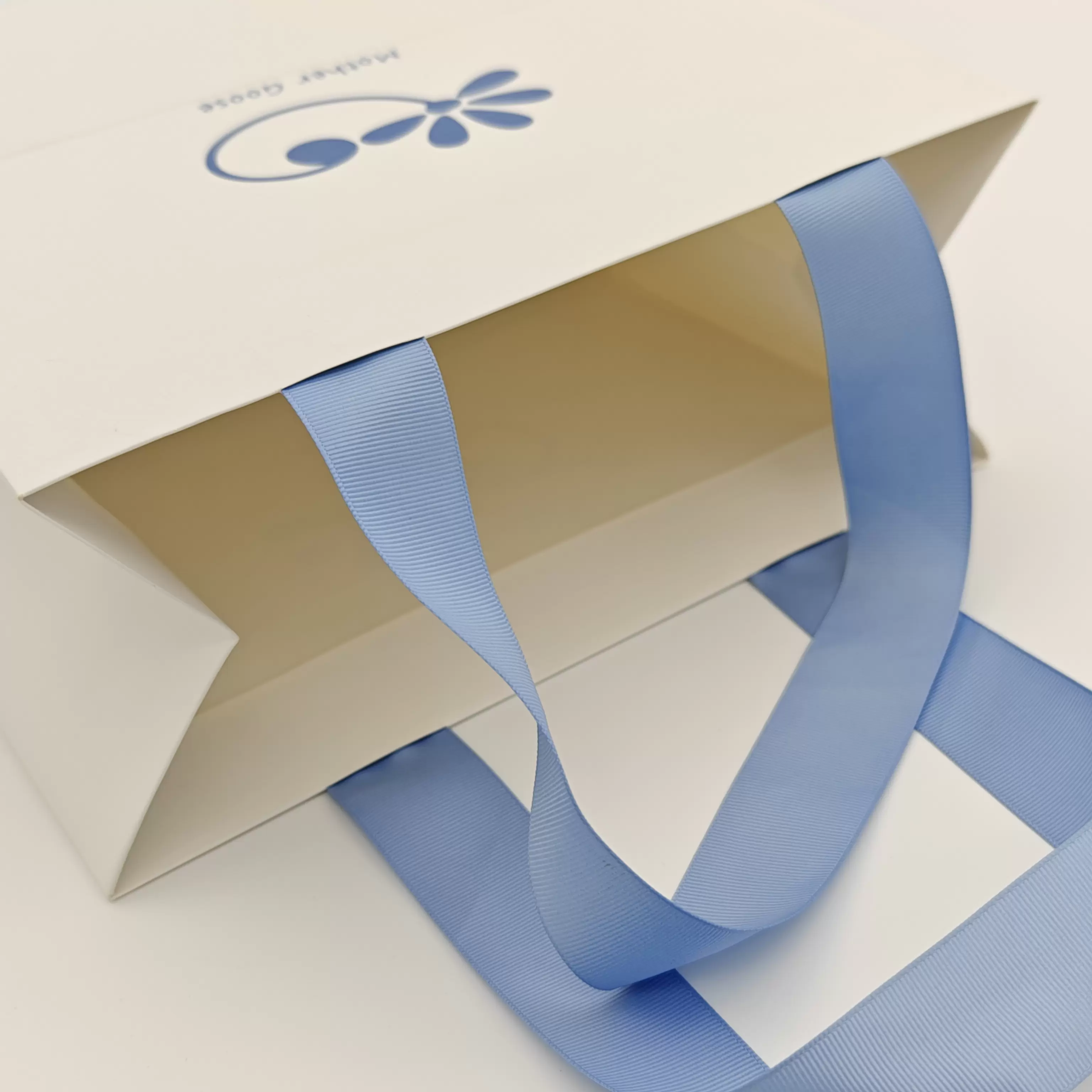 أكياس ورقية فاخرة صديقة للبيئة