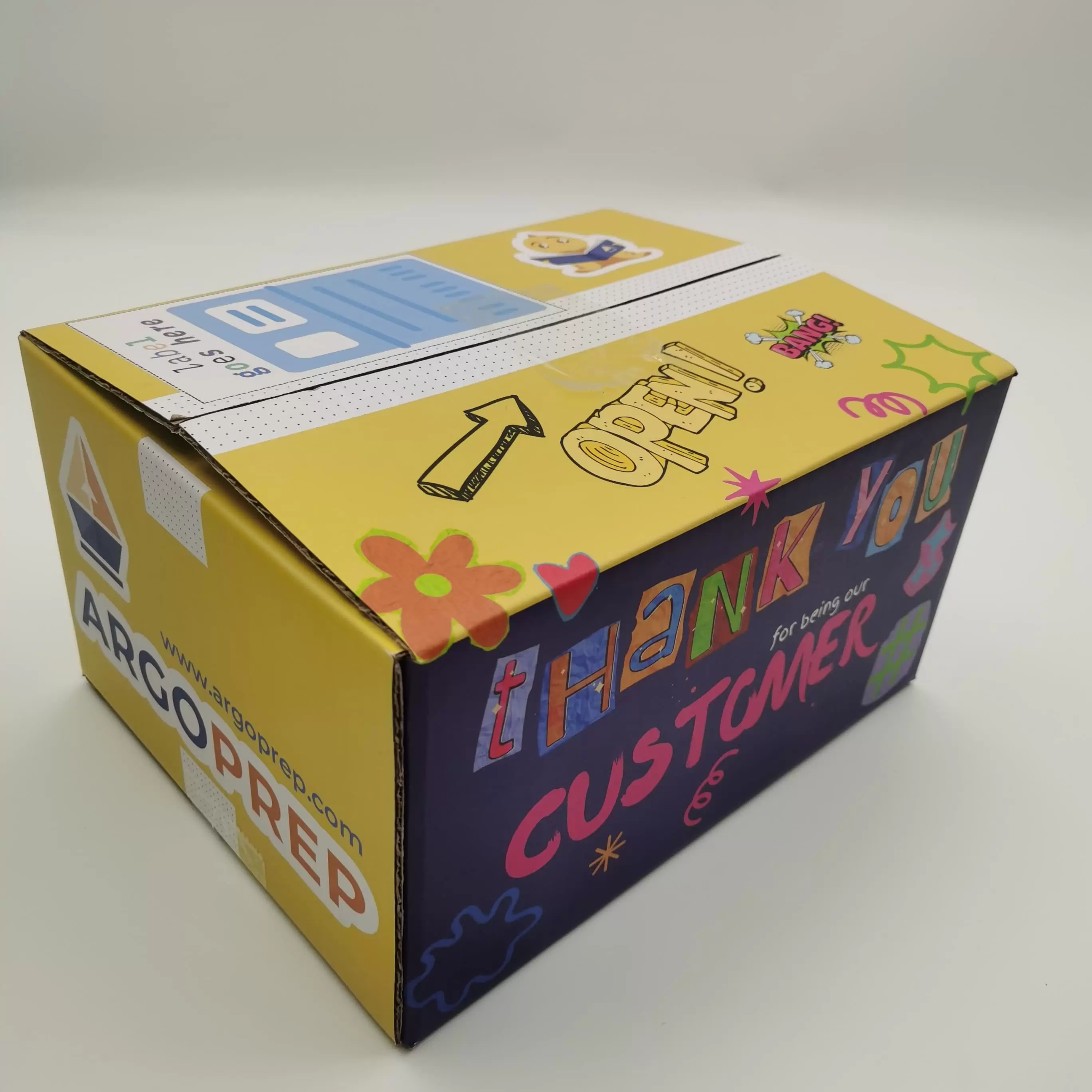 صناديق من الورق المقوى المموج