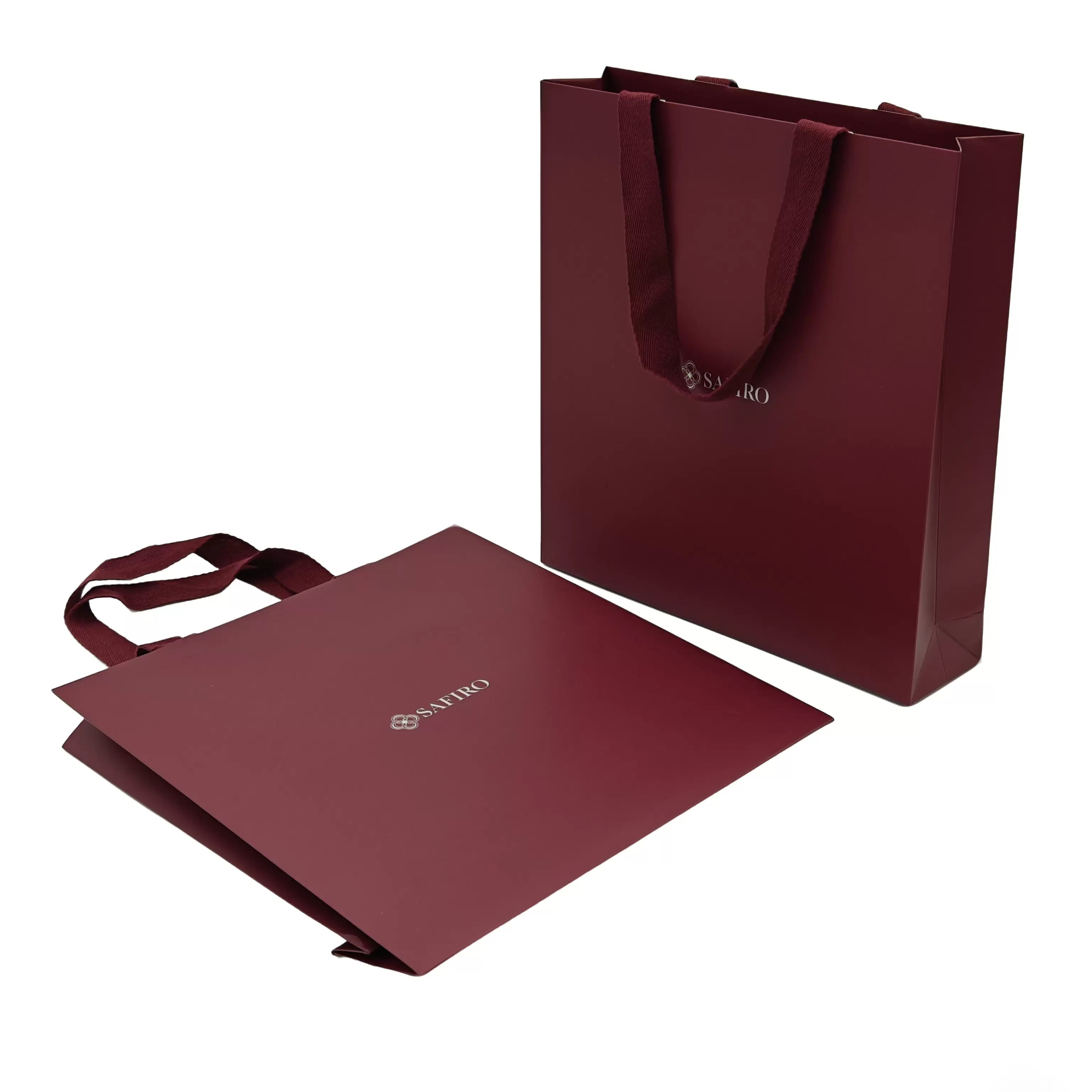 أكياس حمل ورقية بمقابض من القماش